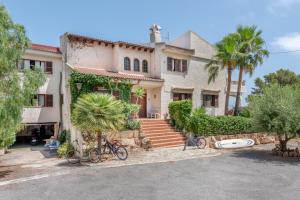a house with bikes parked in front of it at Can Cancus in Capdepera