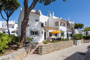a white house with a tree in front of it at Villa Isabel in Vale do Lobo