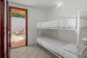 a room with two bunk beds and a doorway at Villetta i Gerani in San Teodoro