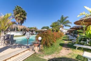a view of the pool at the resort at Saija Apartment con piscina in Pozzallo