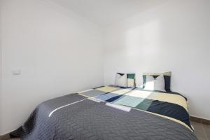 a bedroom with a bed in a room at Yasmim House in Sagres +18 photos