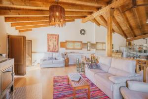 a living room with a couch and a table at Astial Ezquerra - Casa Rural in Ezquerra