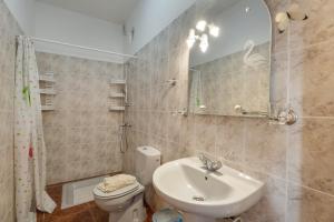a bathroom with a sink and a toilet and a mirror at Apartamento Nayara C in Valle Gran Rey