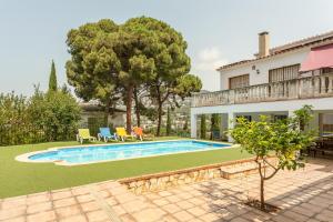 a swimming pool in the backyard of a house at Allotjament Bogues in Lloret de Mar