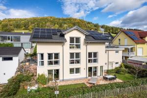 an image of a house with solar panels on the roof at Ferienwohnungen Kapellenblick in Biederbach Baden-Württemberg