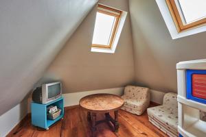 a small room with a table and a tv at La Cidrerie in Cresseveuille