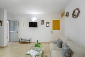 a living room with a couch and a table at Apartamento Danoe 2 in Mogán