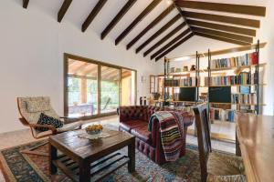a living room with a couch and a table at Finca Los Pajaros in San Pablo