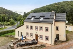 a house with solar panels on the roof at Ferienhaus Eifellandhaus in Zweifelscheid