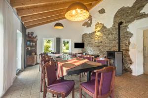a dining room with a table and chairs at Ferienhaus Eifellandhaus in Zweifelscheid