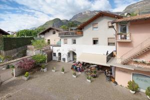 O vedere generală la munți sau o vedere la munte luată de la acest apartament