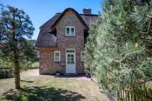 an old brick house with a white door at Ferienhaus Huus Alex in Böhl