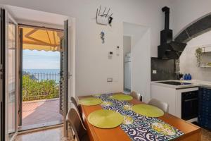 a kitchen and dining room with a table and chairs at Profumo di Salsedine in Bonassola