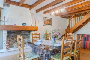 a dining room with a table and chairs at Le Logis Chez Bompain in Brizambourg