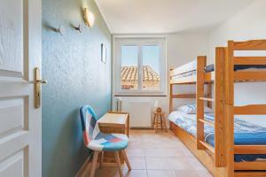 a bedroom with bunk beds and a desk and a chair at L'amourié, Rdc, Gîte 4 Personnes in Sainte-Croix-de-Verdon