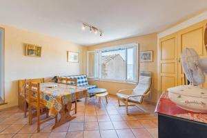 a dining room with a table and chairs and a window at L'amourié, Rdc, Gîte 4 Personnes in Sainte-Croix-de-Verdon