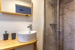 a bathroom with a sink and a shower at Bergwelt A2 in Niederau