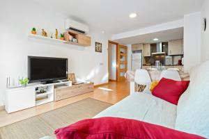a living room with a couch and a tv and a kitchen at Canana De Vega in Flix