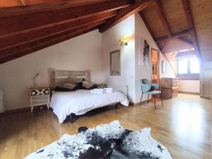 a bedroom with a bed and a chair in a room at Casa Arguis in Eriste