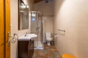 a bathroom with a sink and a shower and a toilet at Casa Rural Perullé in San Vicente de la Barquera +32 photos