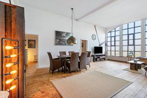 a living room with a table and a dining room at Wat'n Utkiek in Rodenäs