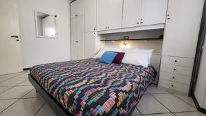a bedroom with a large bed with white cabinets at Appartamento Bellavista in Capoliveri
