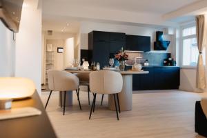 a kitchen with a table and chairs in a room at Barrierefreies Loft Apartment in Dessau