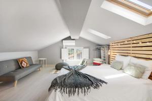 a bedroom with a large bed and a couch at Casa Barroca in Alte