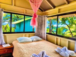 a bedroom with a bed with a large window at Casa Jade in Drake