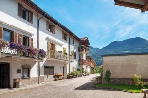a street in a town with mountains in the background at Auelehof Laives in Laives