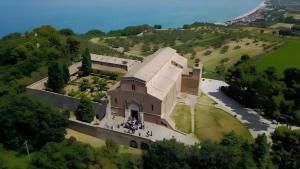 an aerial view of a building on a hill at Il Dolce Risveglio in Fossacesia