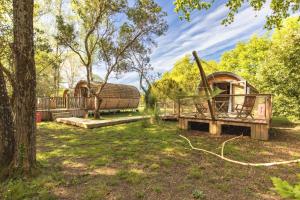 a yard with a yurt and a tree at Otonneauxstress - Vigneron in Saint-Vivien-de-Médoc