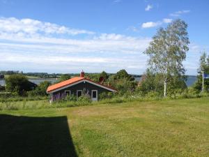 a small house with an orange roof in a field at Skipper-Lodge Nord in Kosel