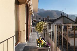 a balcony with flowers on the side of a building at Apartment Bossi View in Chiavenna