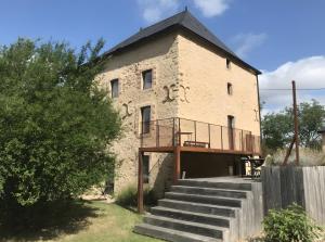 an old building with graffiti on the side of it at Moulin De La Benatre in Entrammes