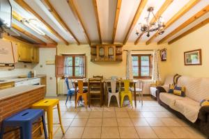 a kitchen and living room with a table and chairs at Casa Rural El Agero in Cabañes