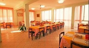 ห้องอาหารหรือที่รับประทานอาหารของ Hotel Acapvlco