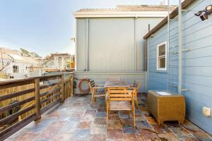 a patio with a table and chairs on a balcony at Two Bedroom, Two Newly Renovated Bathrooms, Deck in San Francisco