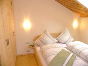 a bedroom with a bed with two pillows on it at Ferienwohnung Zwiesel in Wackersberg