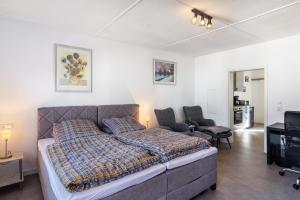 a bedroom with a bed and a living room at Apartment auf dem Land in Einbeck