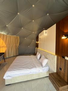 a bedroom with a bed in a tent at Hamod in Wadi Rum