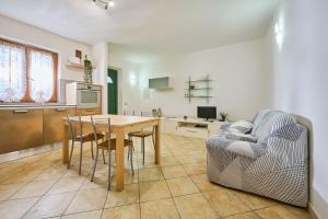 a kitchen and dining room with a table and a chair at Casa Martina in Sassetta