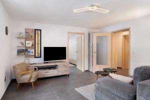 a living room with a tv and a couch at Ferienwohnung Wanne im Schwarzwald in Furtwangen