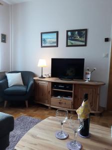 a living room with two wine glasses on a table at Ferienwohnung 'unter Der Linde' in Neuenkirchen