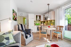 a living room with a couch and a table at Fewo Birkenallee - Apfel in Deinste