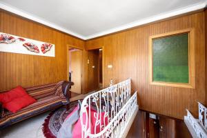 a living room with a bench and a window at Porto Douro - appartement 1 in Crestuma +33 photos