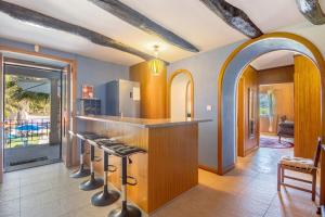 a kitchen with a bar with stools in the middle at Porto Douro - appartement 1 in Crestuma