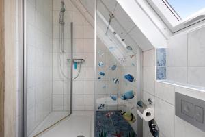 a bathroom with a shower and a toilet at Buchhaus Vier - Dachgeschoss in Kirchenlamitz +15 photos