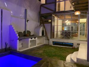 a backyard with a pizza oven and an outdoor kitchen at casa glamping in Lunahuaná