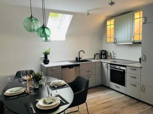 a kitchen with a table and chairs in a kitchen at Ferienwohnung Stern in Goslar